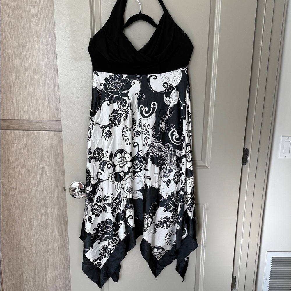 torrid Black & White Floral Asymmetrical Halter Dress size 14